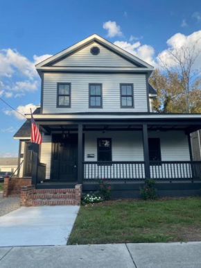 Historic, Fully-renovated, Downtown Wilmington Home- short drive to beaches